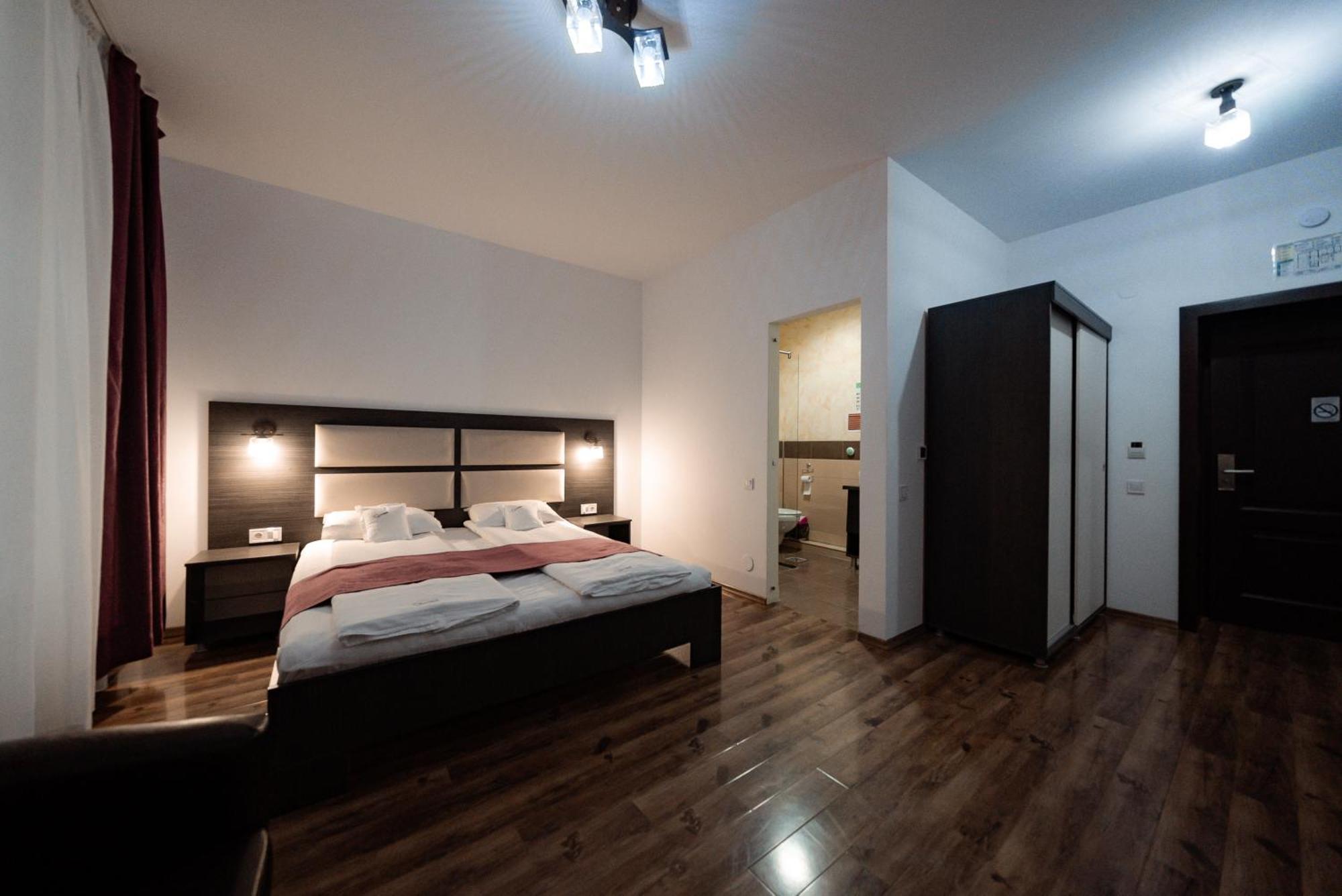 Quantum House Hotel Vatra Dornei Exterior photo