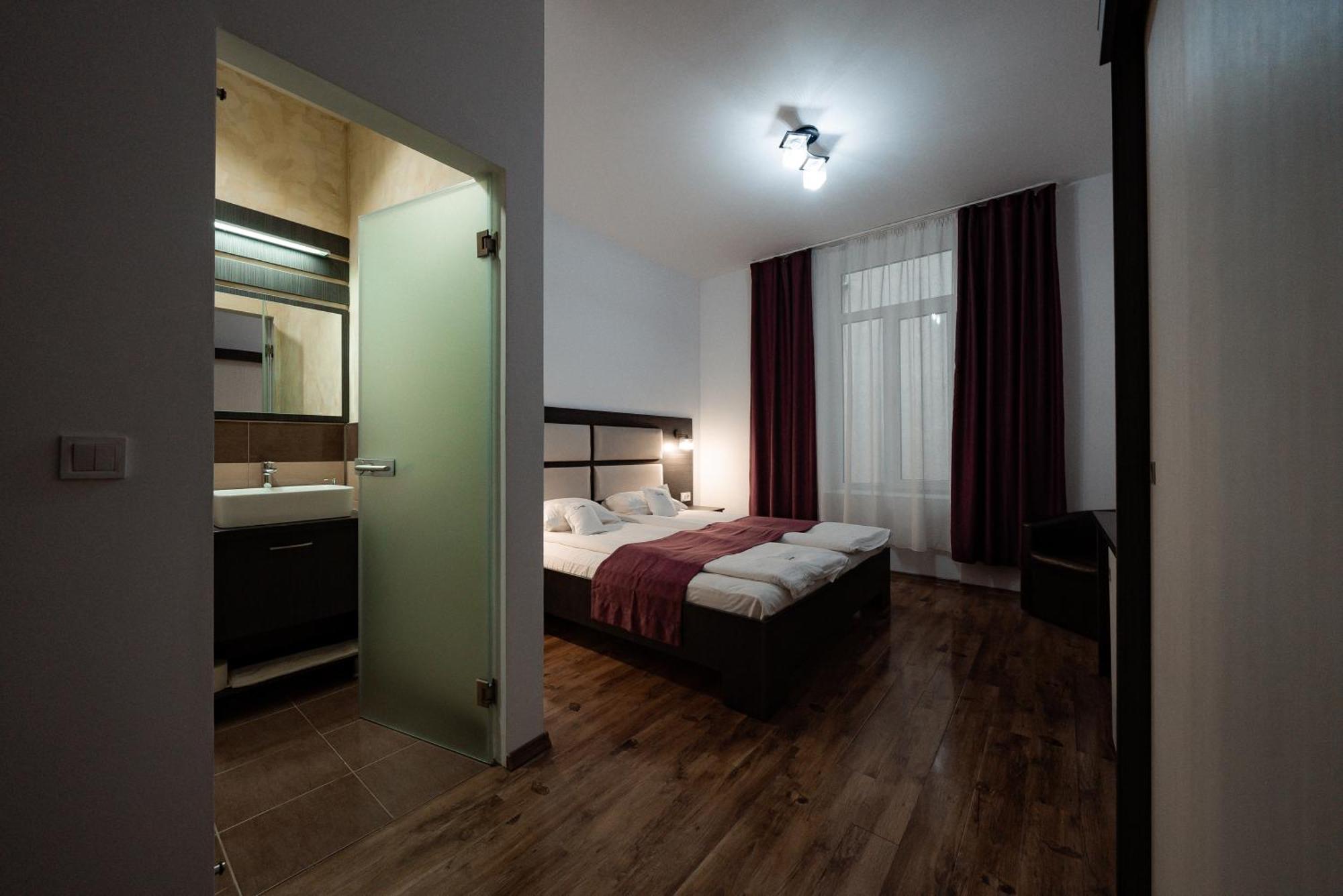 Quantum House Hotel Vatra Dornei Exterior photo