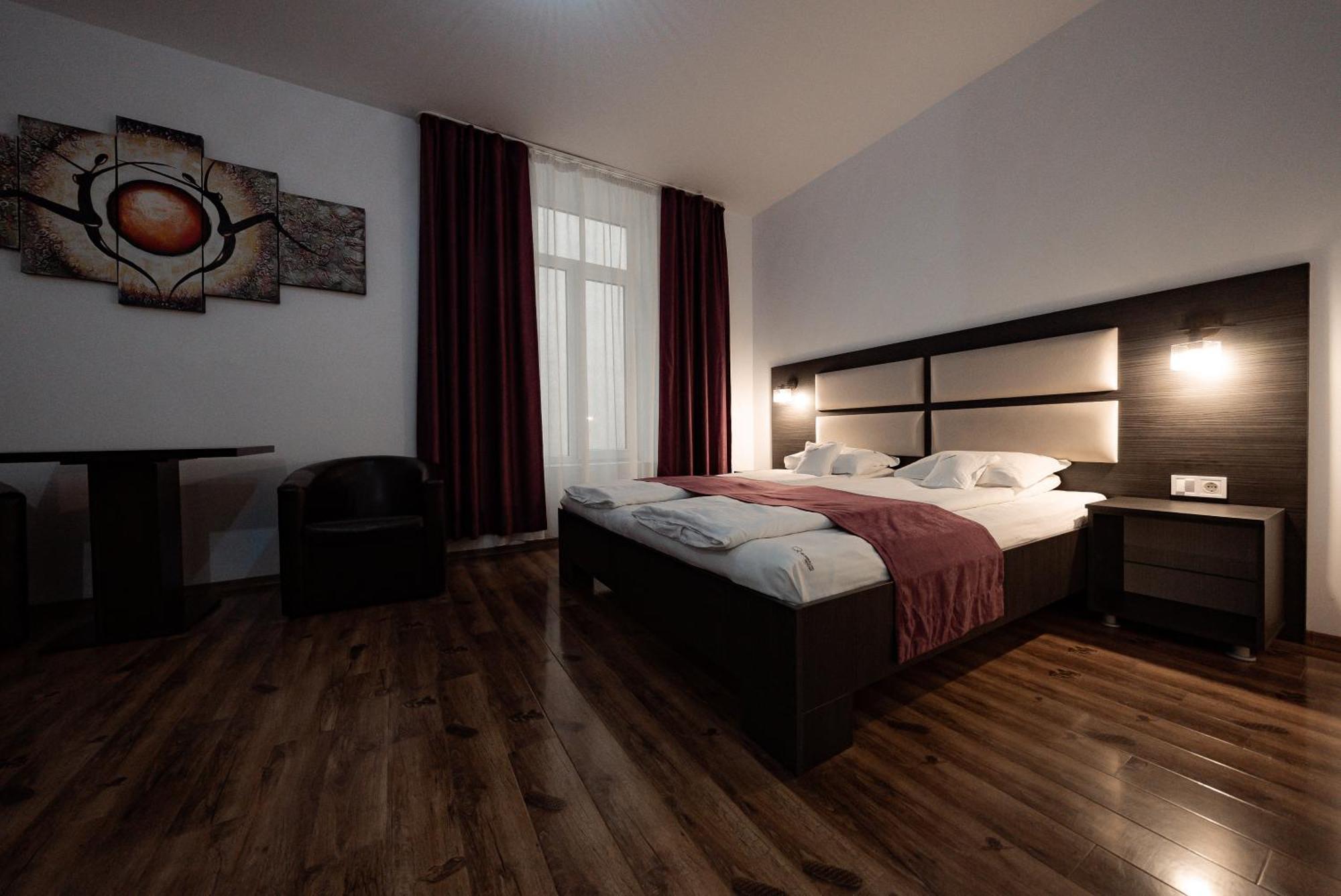 Quantum House Hotel Vatra Dornei Exterior photo