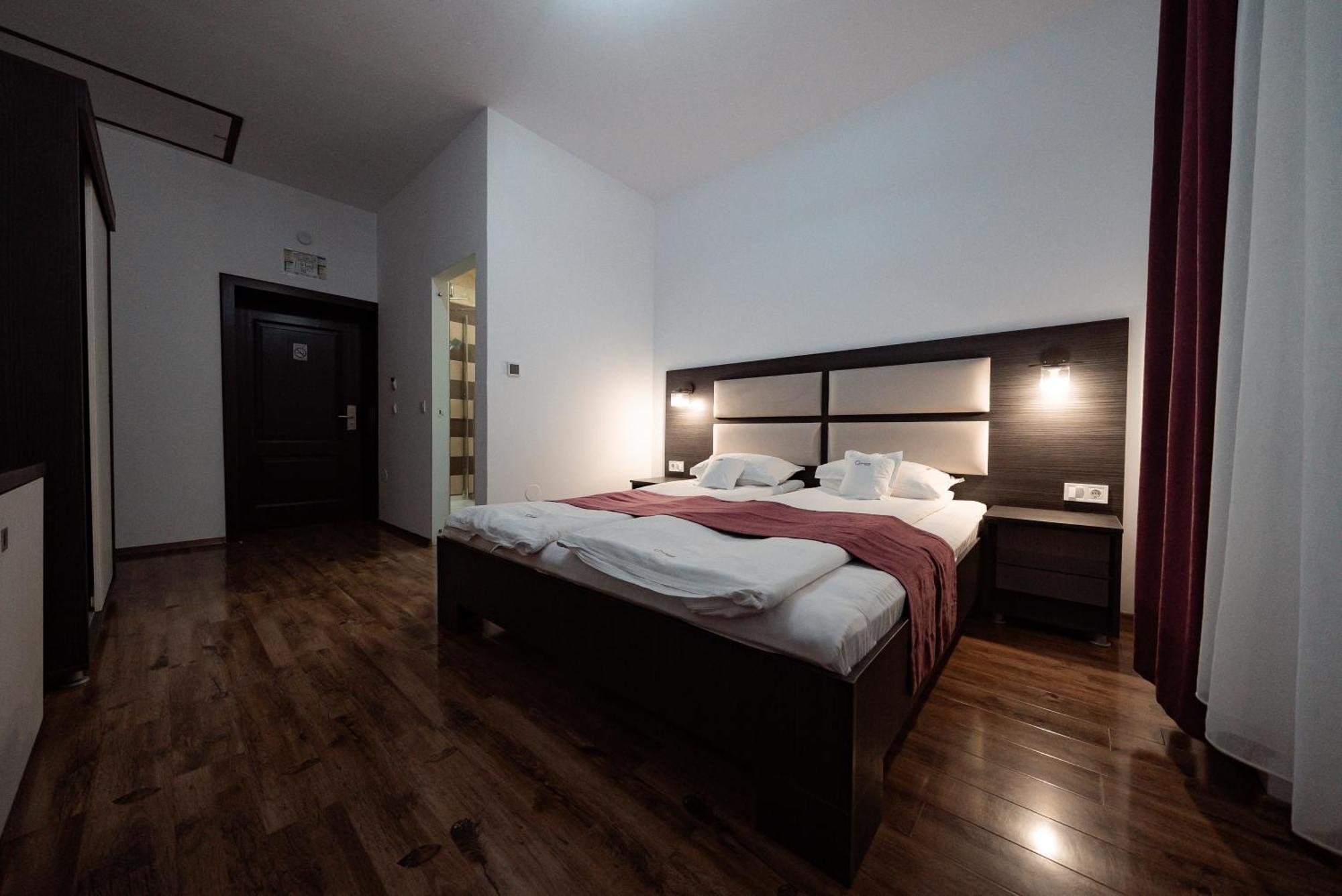 Quantum House Hotel Vatra Dornei Exterior photo
