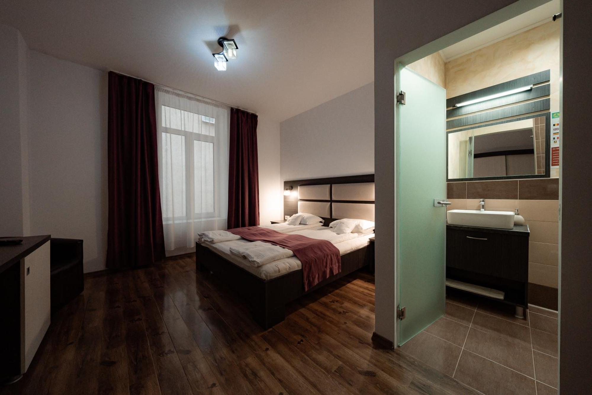 Quantum House Hotel Vatra Dornei Exterior photo