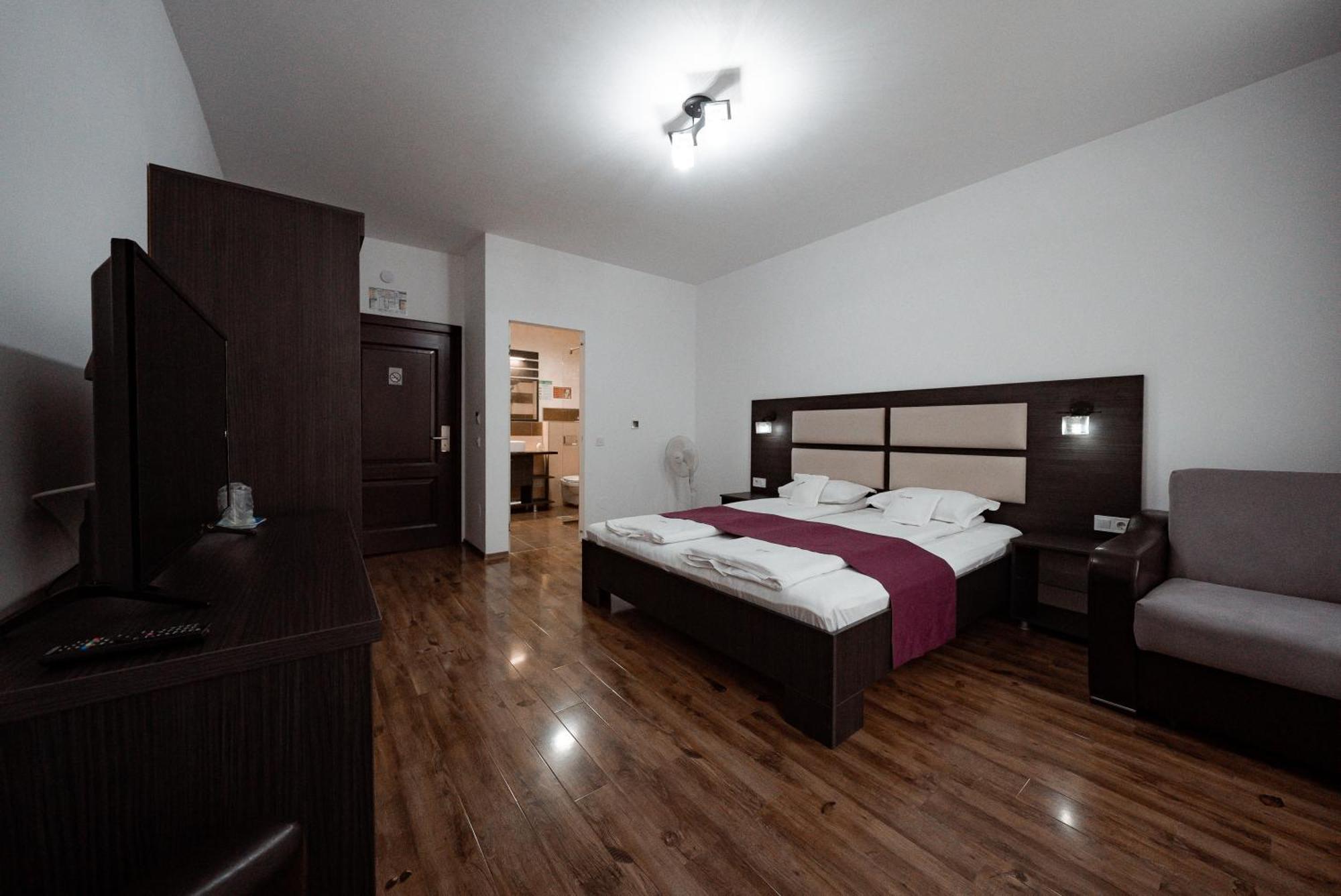 Quantum House Hotel Vatra Dornei Exterior photo
