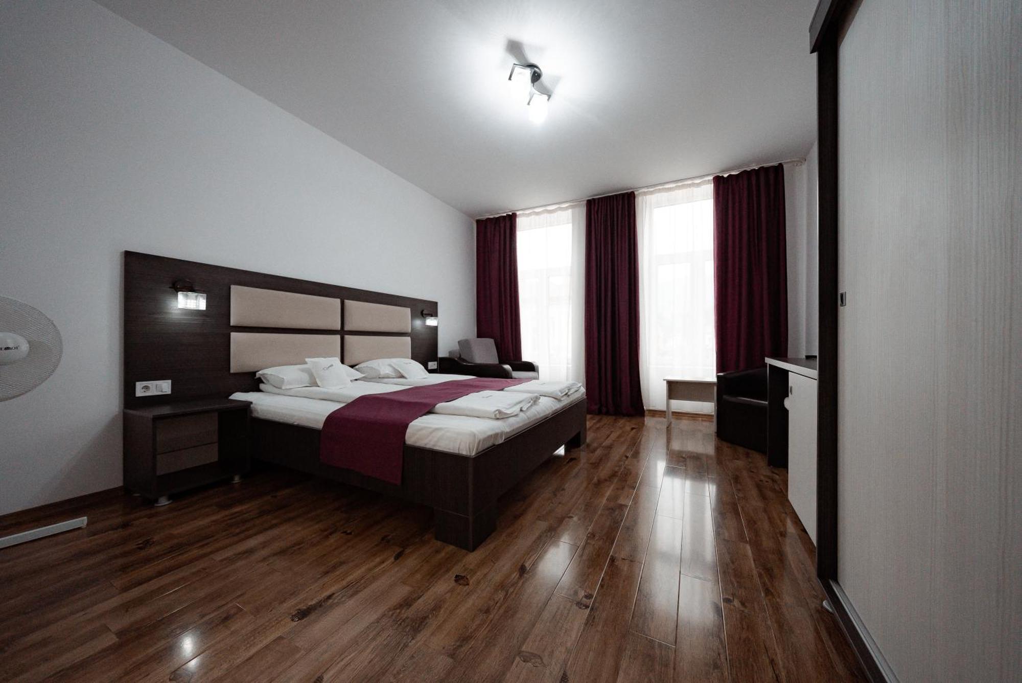 Quantum House Hotel Vatra Dornei Exterior photo