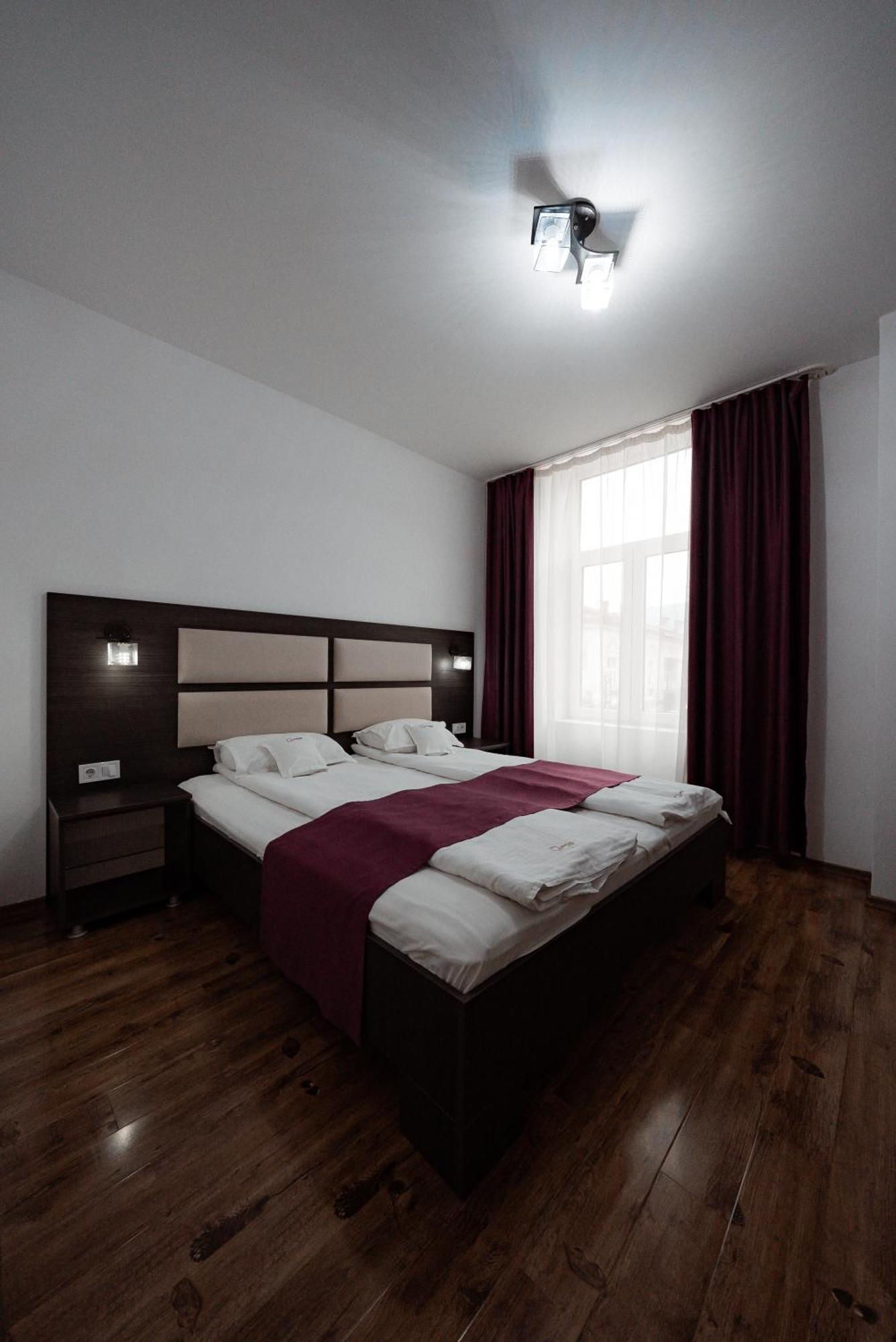 Quantum House Hotel Vatra Dornei Exterior photo
