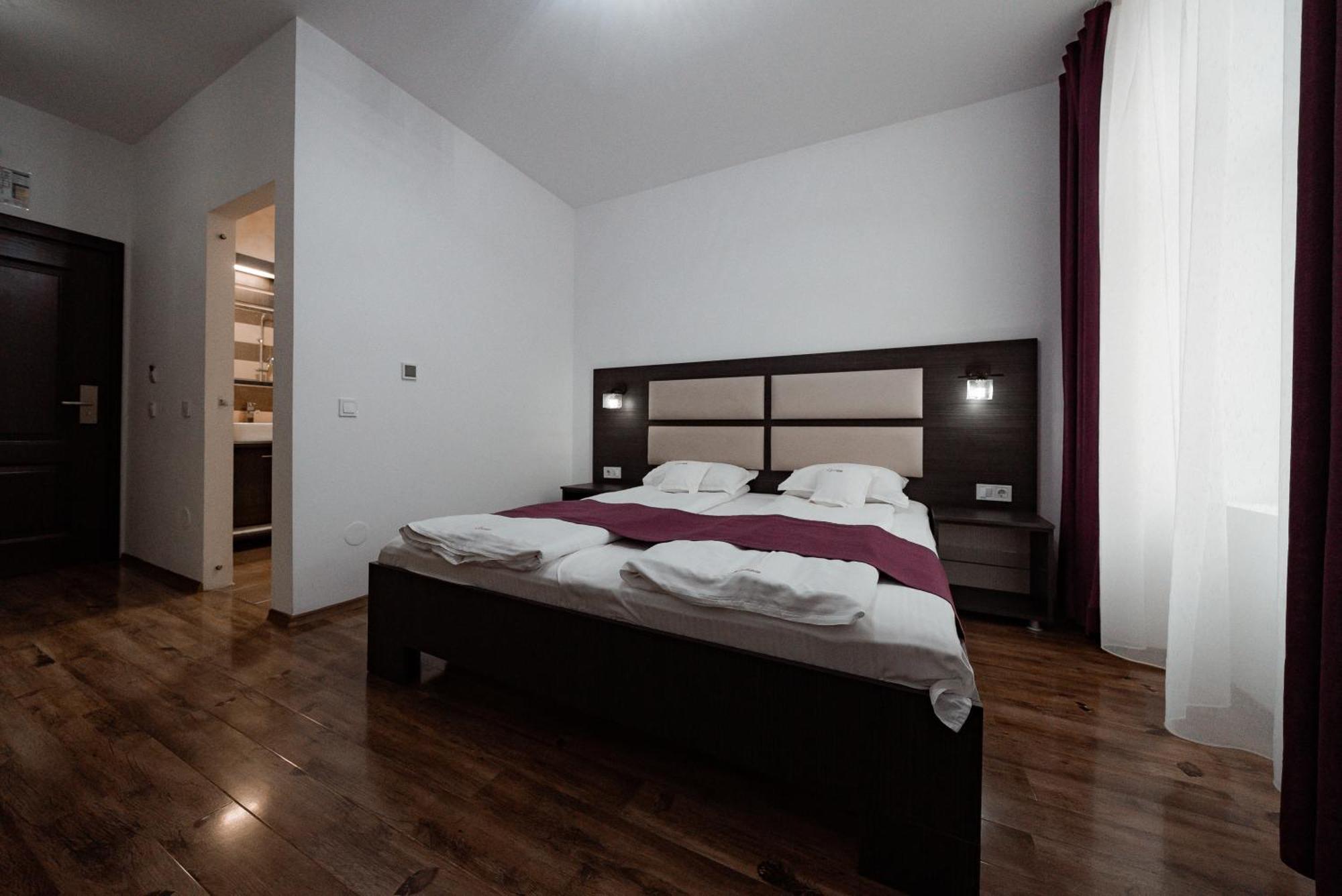 Quantum House Hotel Vatra Dornei Exterior photo