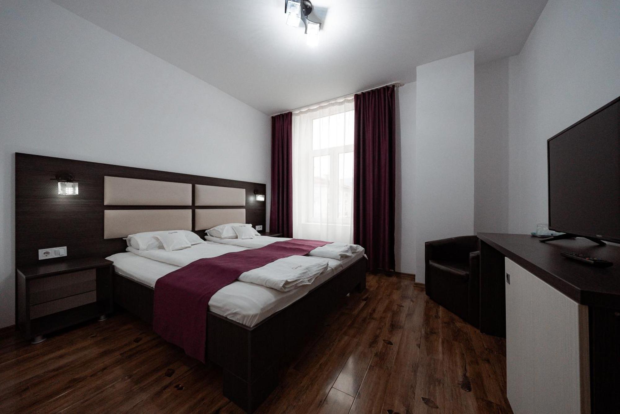 Quantum House Hotel Vatra Dornei Exterior photo